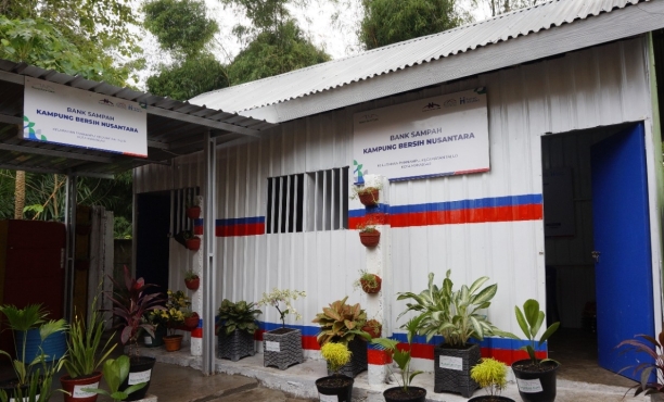 Show Concern for The Cleanliness of The Surrounding Toll Environment, Nusantara Infrastructure Officially Launch Kampung Bersih Nusantara (Nusantara Clean Village)